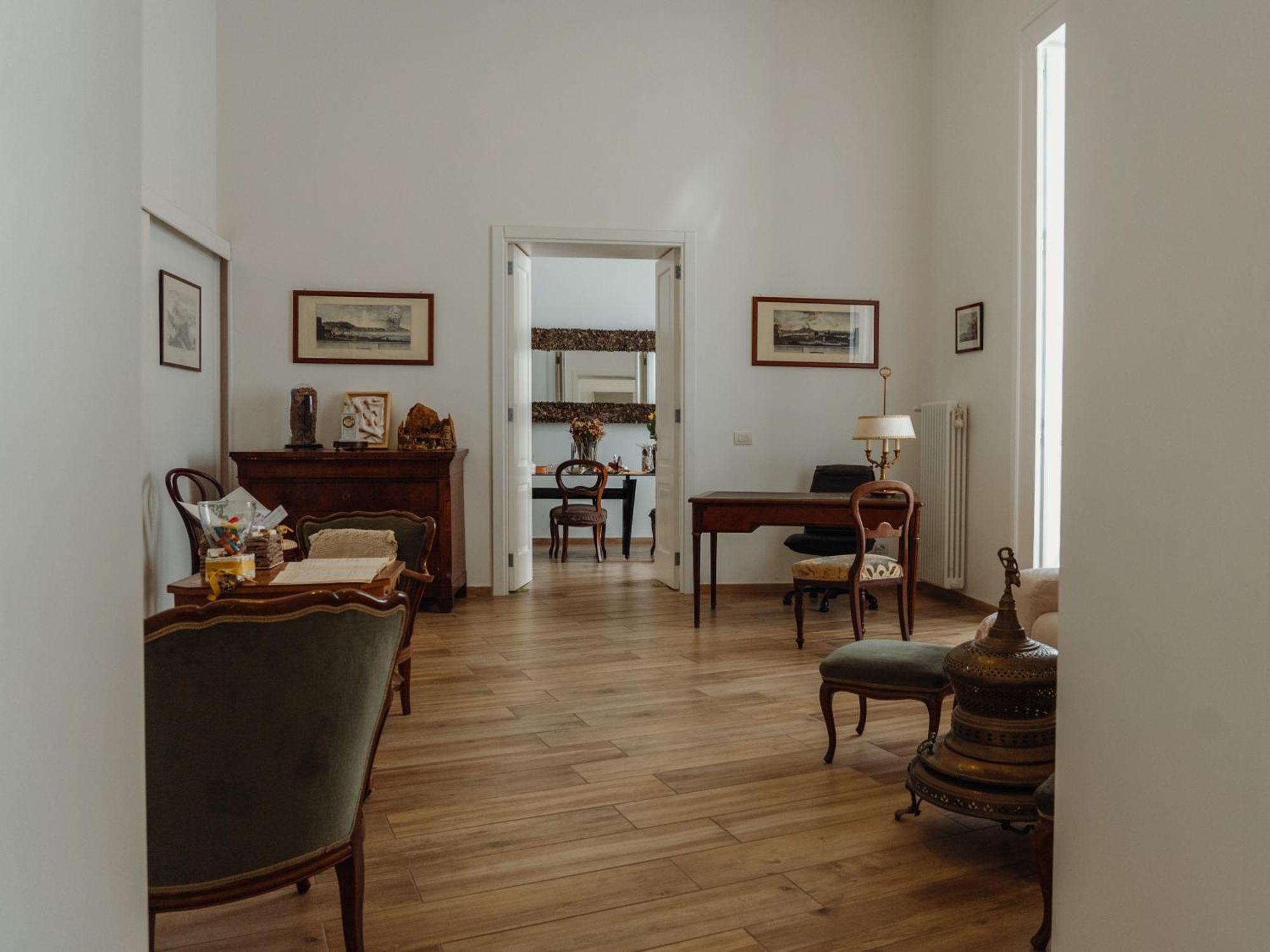 ナポリ Lo Specchio Dei Papiri Bed & Breakfast エクステリア 写真
