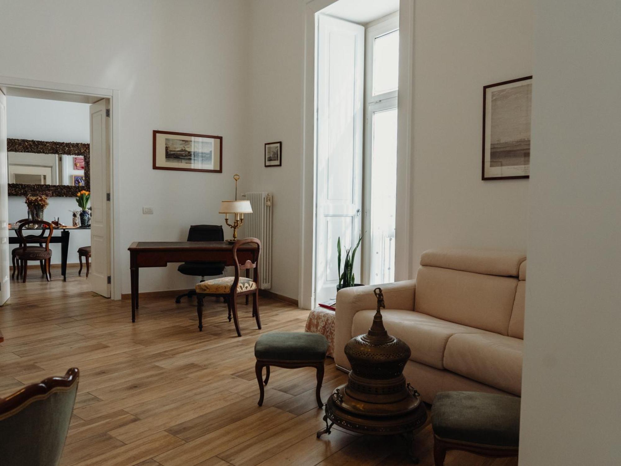 ナポリ Lo Specchio Dei Papiri Bed & Breakfast エクステリア 写真