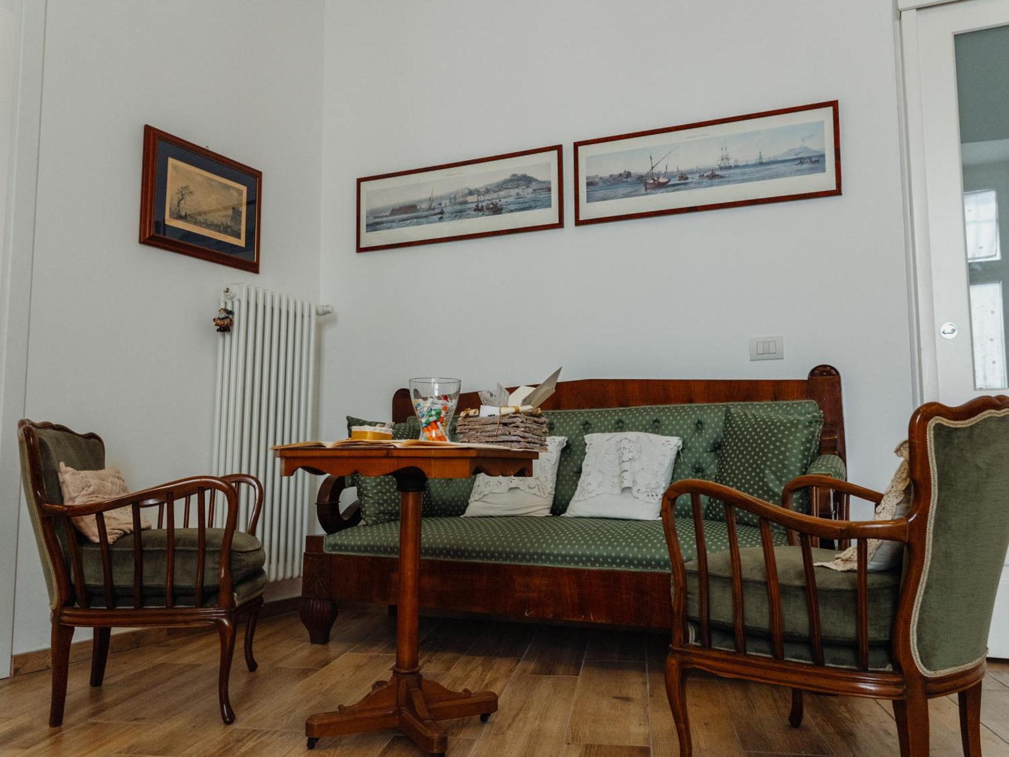 ナポリ Lo Specchio Dei Papiri Bed & Breakfast エクステリア 写真