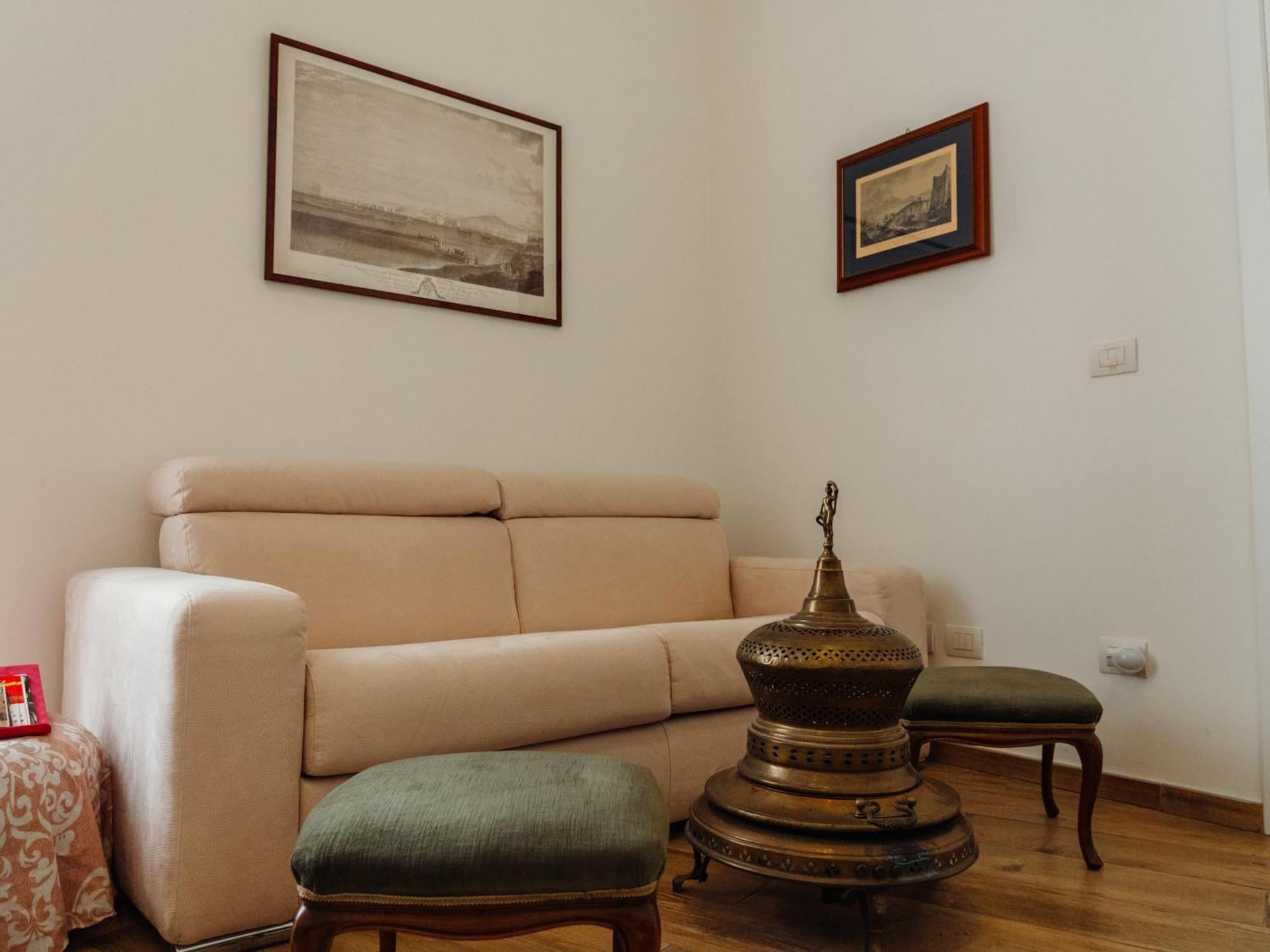 ナポリ Lo Specchio Dei Papiri Bed & Breakfast エクステリア 写真